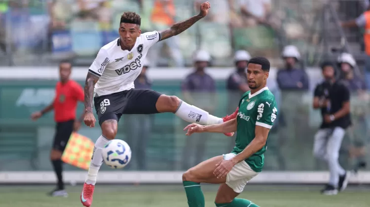 Palmeiras conseguiu se manter, mas o botafogo manteve o jogo sem gols para o time Foto: Vitor Silva/Botafogo
