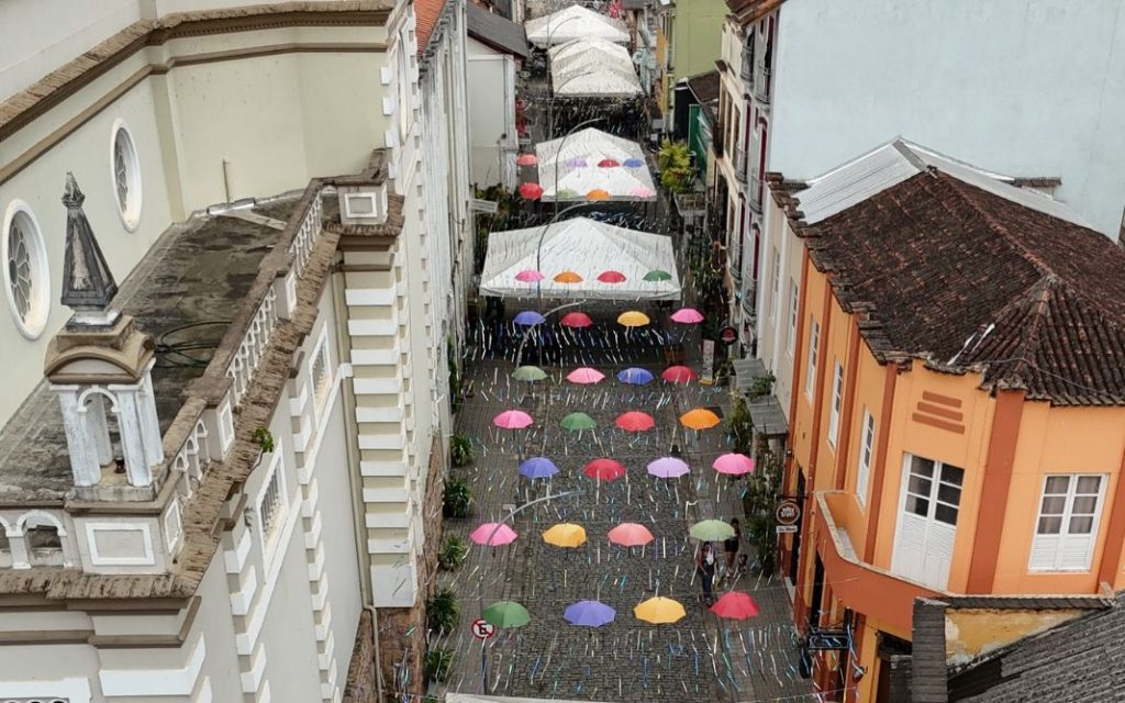 A Rua do Lazer é um dos pontos turísticos mais visitados de Santa Teresa. Ela sempre é decorada de acordo com a temporada de festas que acontece no calendário da cidade. Foto: Fabrício Lima