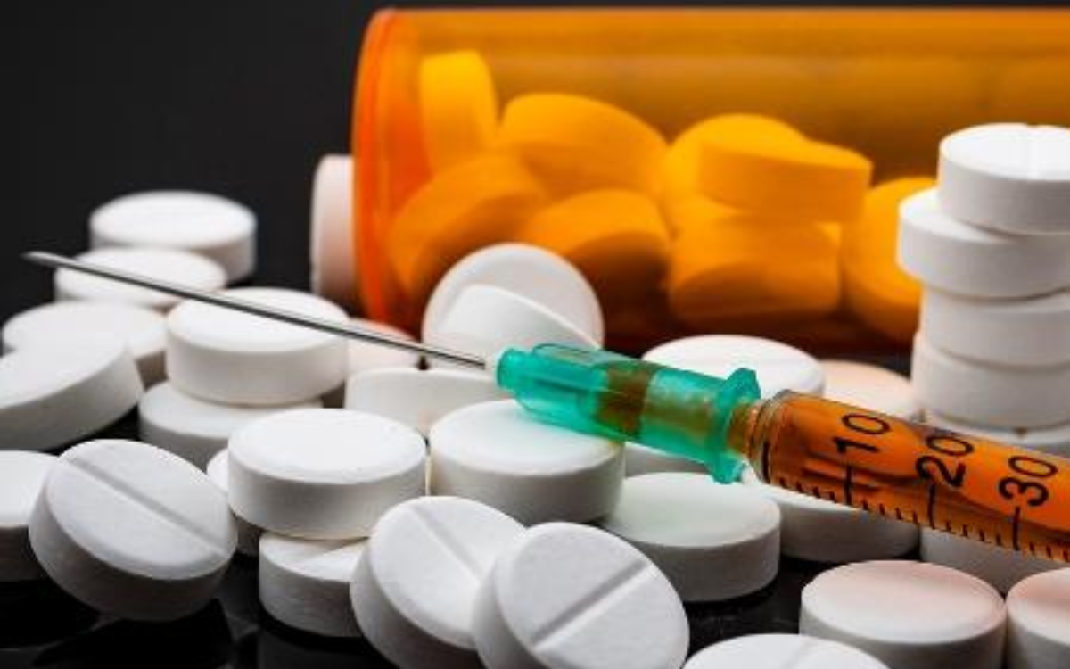 Remédios para reposição hormonal são usados no hipogonadismo. Imagem: Getty Images/iStockphoto