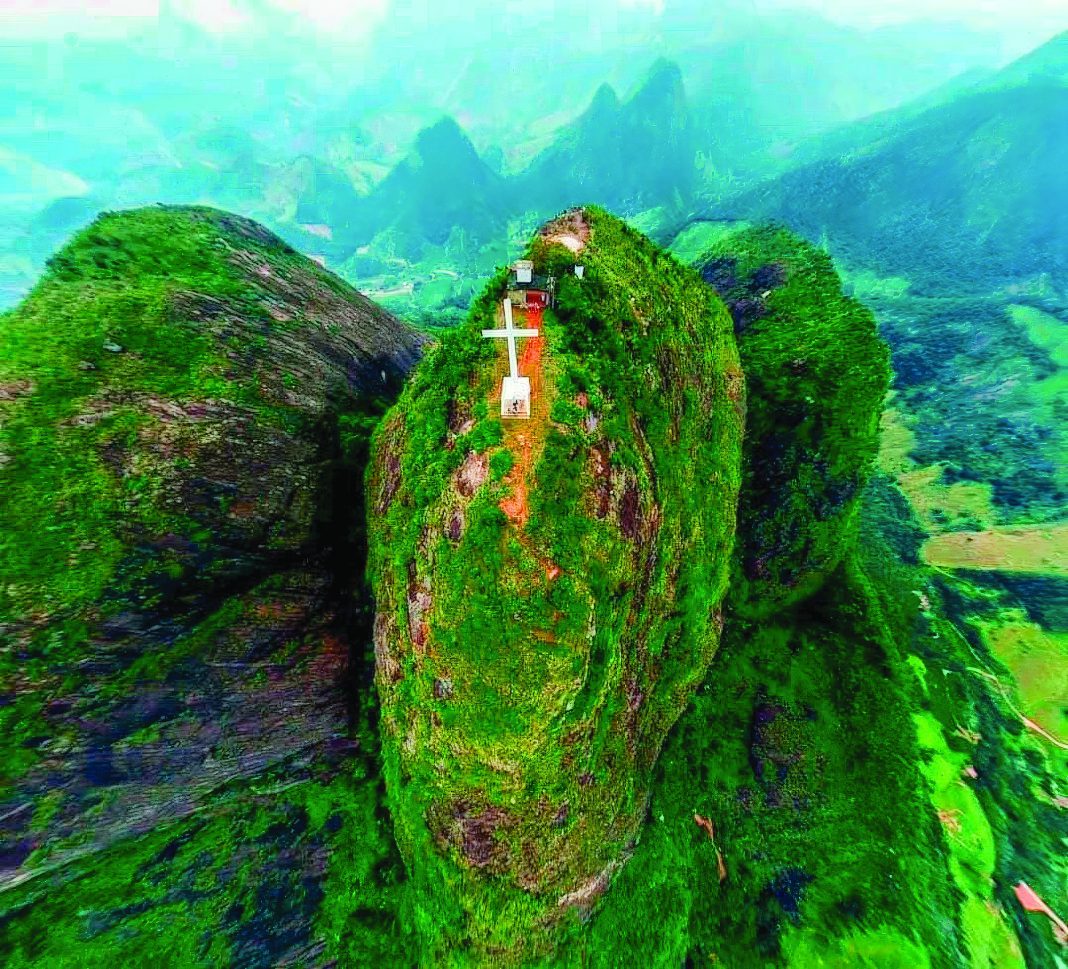 A 700 metros de altitude está a pedra do Cruzeiro, uma das montanhas mais altas da região, com 2.166 Degraus e 1.836 metros. Equivalente a um prédio de 139 andares. Foto: Prefeitura de Marilândia