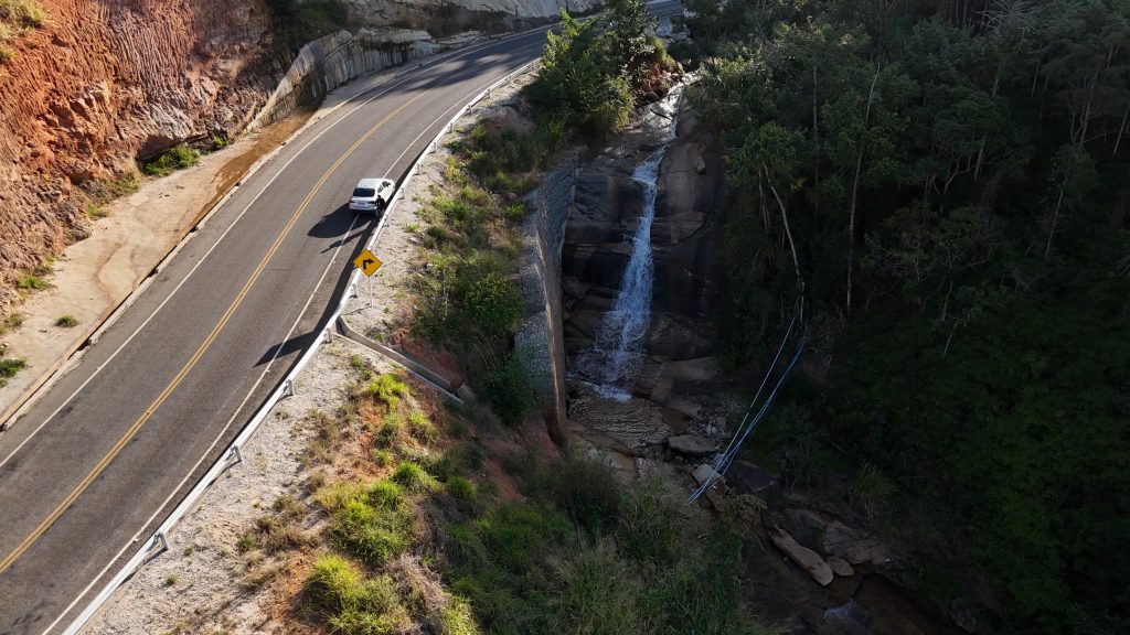 Na localidade de Vieira Macharo, a Cachoeira do Muladeiro é cercada pela mata atlântica preservada - Foto: Fabrício Lima/Next Editorial
