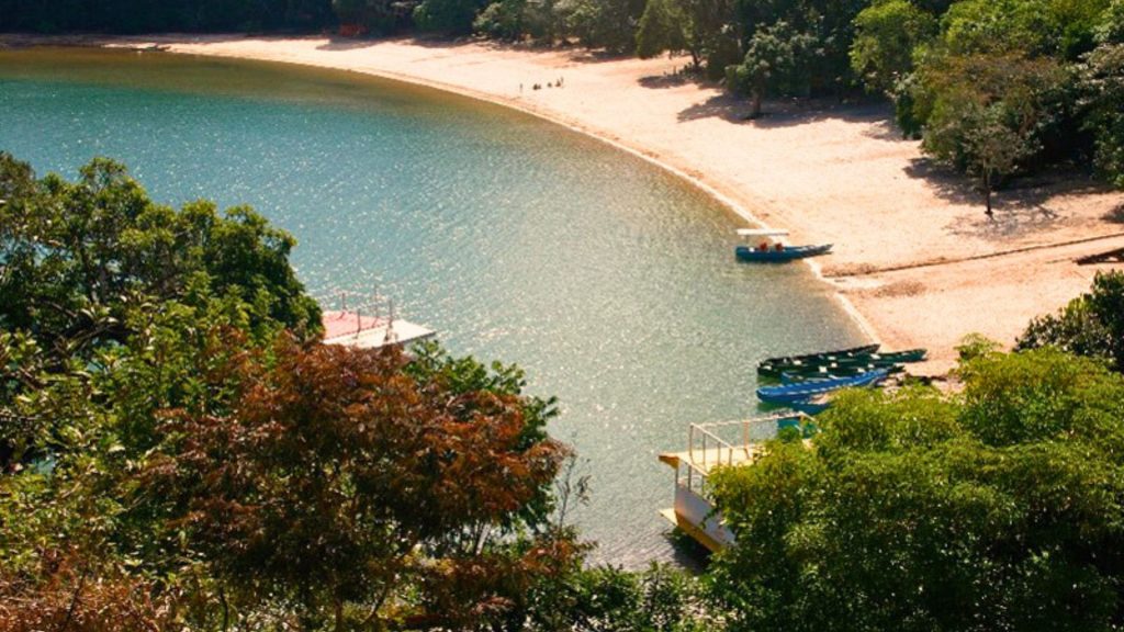 A Lagoa Juparanã tem diversas prainhas frequentadas por banhistas. Foto: Prefeitura de Linhares