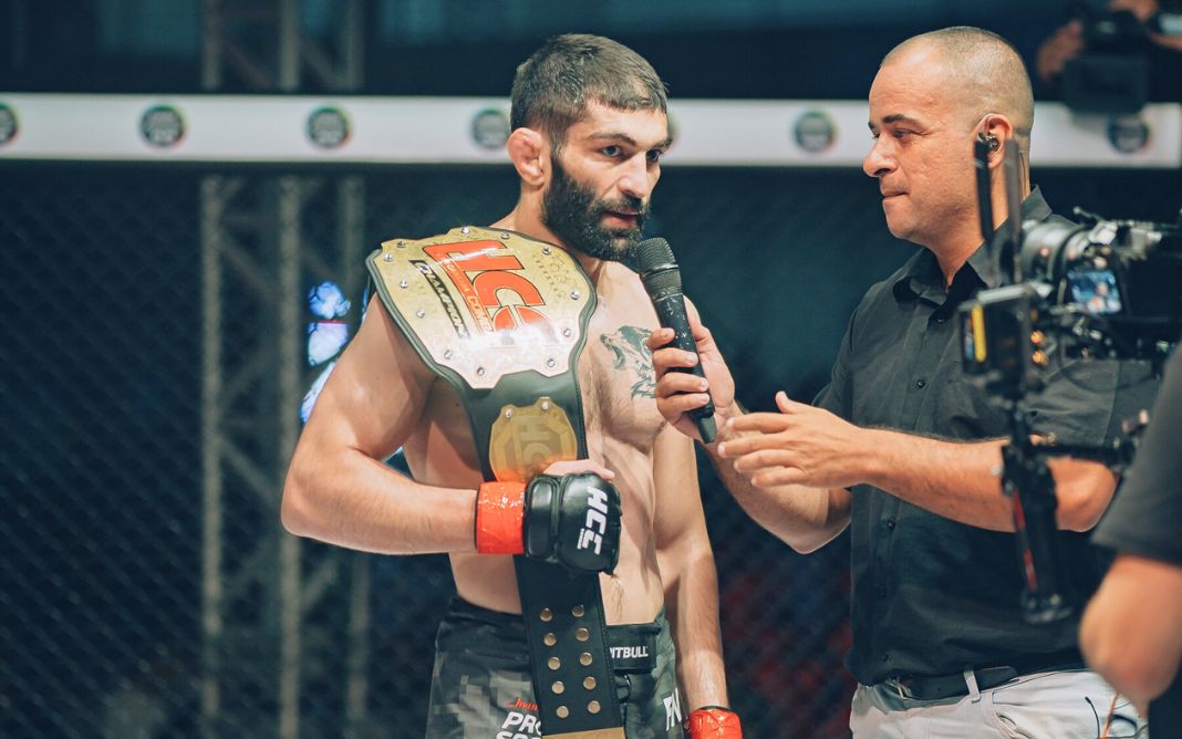 Shahin Kermanshahi durante entrevista após vencer Mathias Guedes, no HCC 22. Foto: Gaborgeous