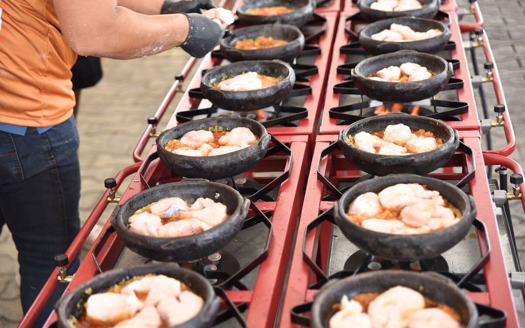 Festival da Moqueca, em Conceição da Barra, espera produzir mil moquecas em panelas de barro. Foto: Divulgação