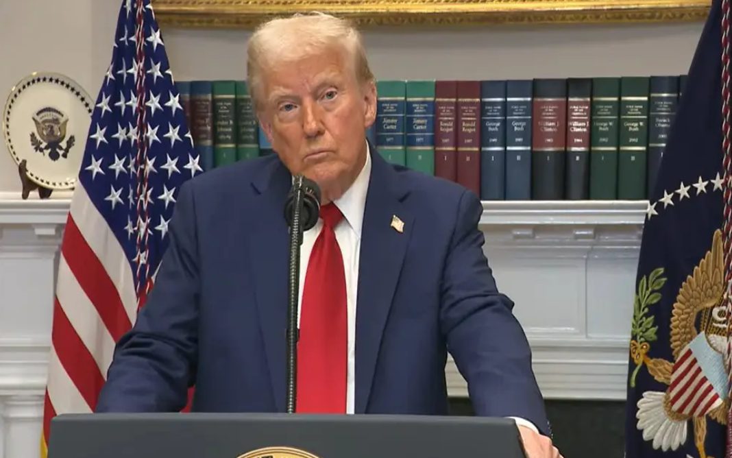 Donald Trump exige renúncia de Lip-Bu Tan, suposto CEO da Intel, via Truth Social. Ações da empresa caem após alegação de 