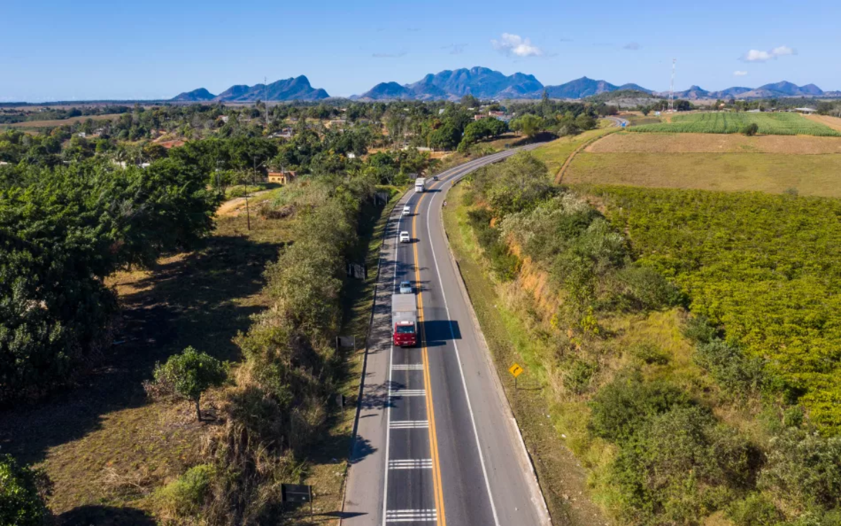 Pista da BR-101 no Espírito Santo, que possui radar para registro de multas. Foto: Ecovias