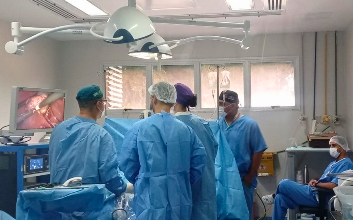 Médicos realizam cirurgia eletiva pela rede estadual. Foto: Sesa/Governo do Estado