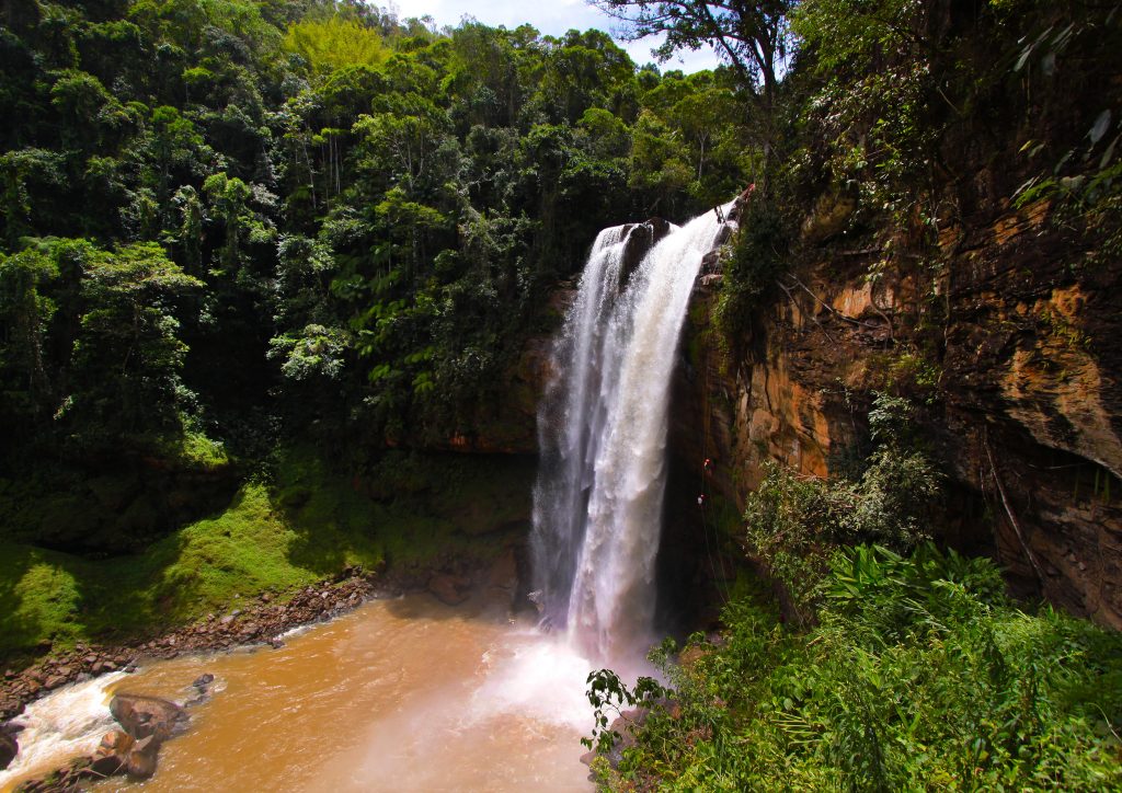 Cachoeira de Matilde encanta com sua beleza e imponência