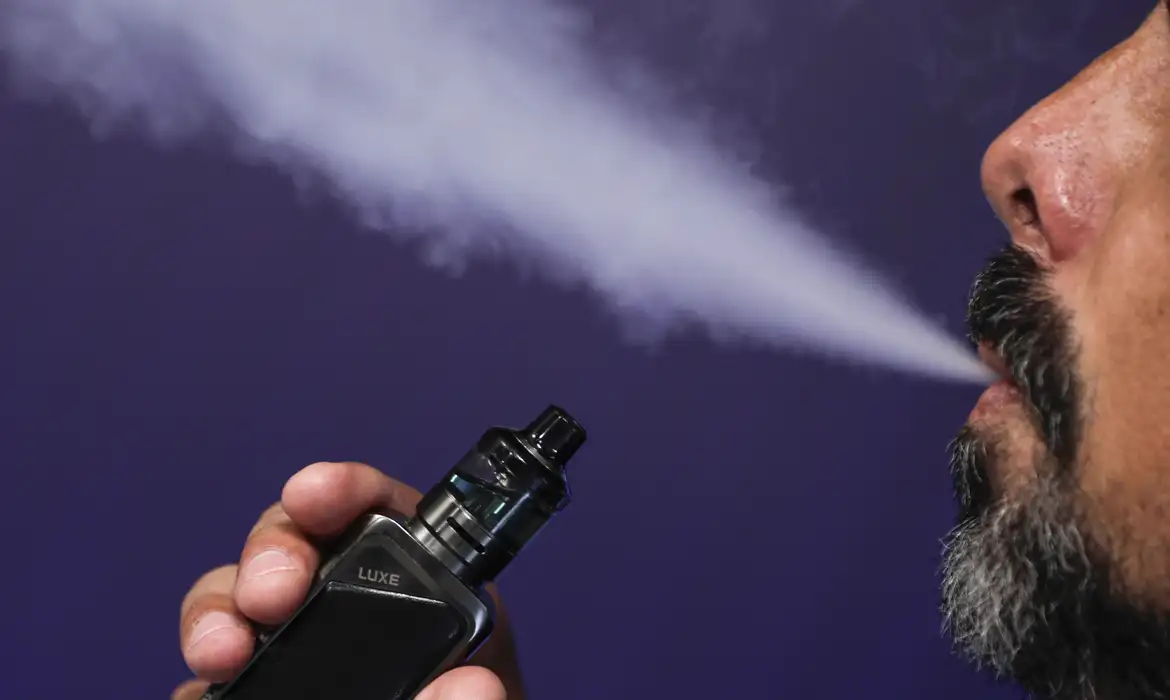 Cigarros eletrônicos e aditivos: sabores e aromas que promovem e perpetuam a dependência de nicotina Foto: Joédson Alves/Agência Brasil