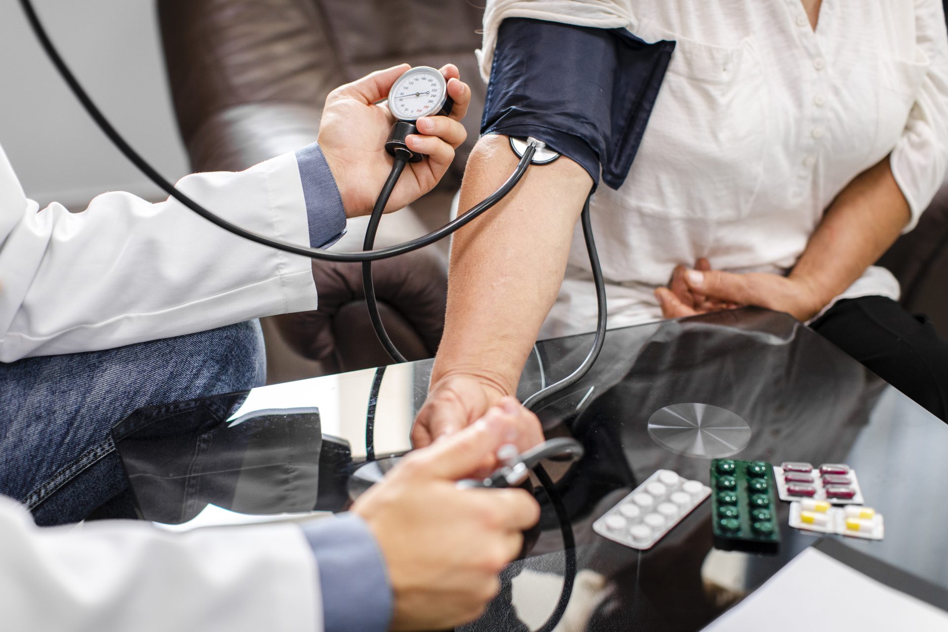 A hipertensão atinge 1 em cada três adultos. Foto: Freepik