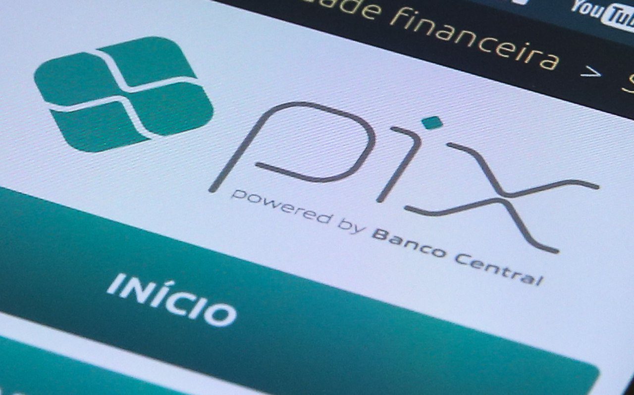 O Banco Central aprimora o MED do Pix para rastrear recursos em fraudes e agilizar devoluções em até 11 dias. Novas regras para aumentar a segurança. Foto por: Marcello Casal Jr. - Agência Brasil