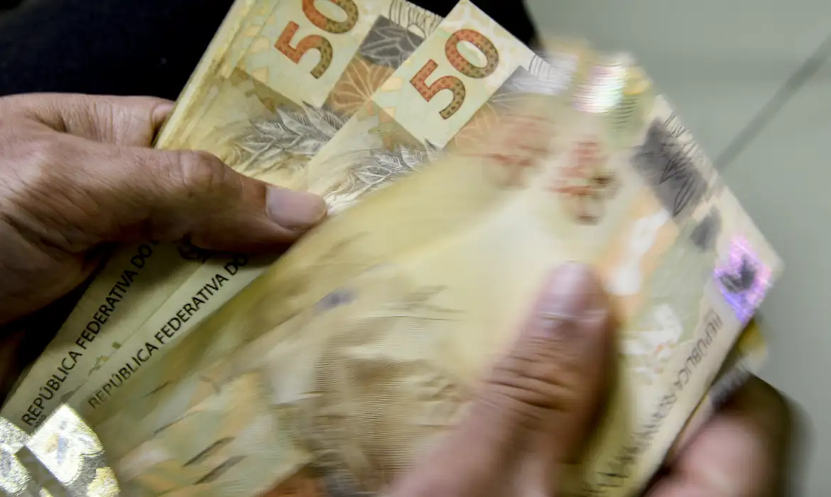 O governo brasileiro projeta um déficit primário em 2025, segundo dados do Prisma Fiscal. Foto por: Marcello Casal Jr. - Agência Brasil