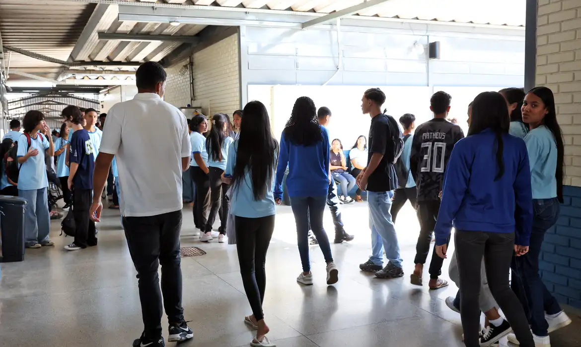nascidos em julho e agosto recebem hoje parcela de R$ 200 Foto: Antônio Cruz/Agência Brasil