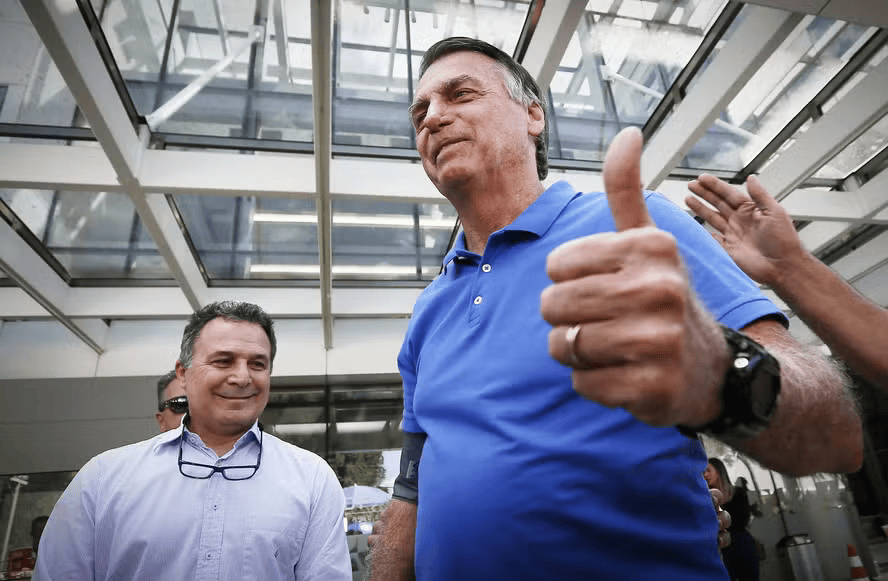 Desde o atentado, Bolsonaro já passou por seis cirurgias Foto: Cristiano Mariz
