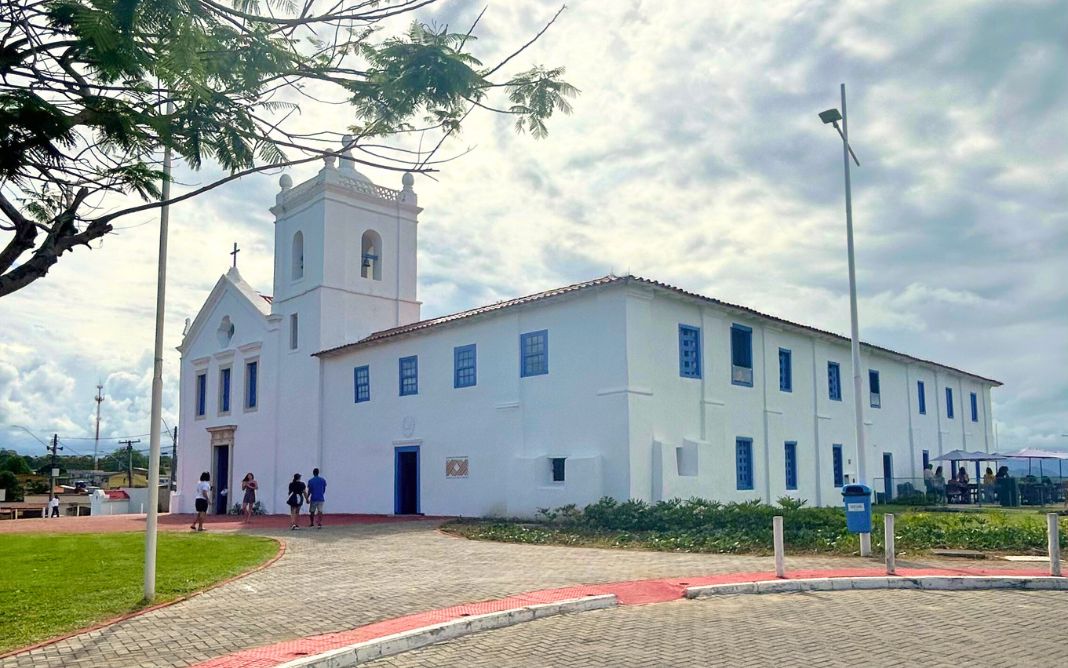 Descubra a majestosa igreja e Residencia dos Reis Magos, em nova almeida, um marco arquitetonico jesuíta datado de 1615. Foto: Liliana Chaia