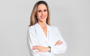 A cirurgiã bucomaxilofacial, Gabriela Mayrink. Foto: Divulgação