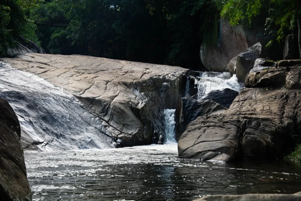 Cachoeira do Meio: contato com a natureza e banhos refrescantes em Iconha