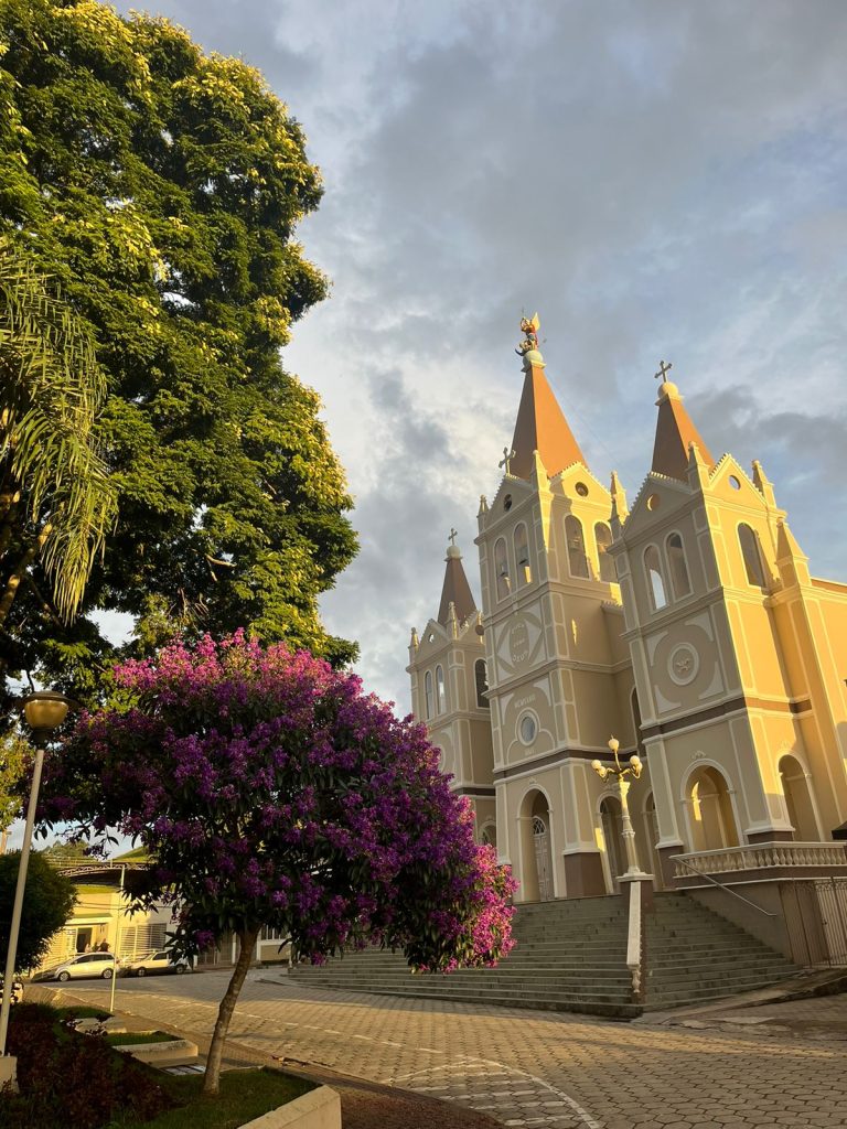 Igreja Matriz de São Miguel Arcanjo: fé e história no centro de Guaçuí Igreja Matriz de São Miguel Arcanjo: fé e história no centro de Guaçuí