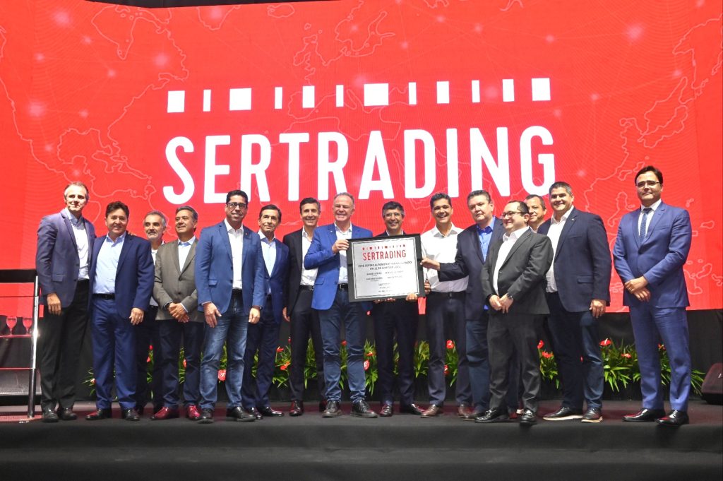 Autoridades capixabas, como o governador Renato Casagrande, o presidente da Ales, Marcelo Santos, e o prefeito de Cariacica, Euclério Sampaio, participaram da inauguração do centro automotivo da Sertrading. Foto: Cloves Louzada