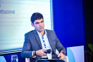 Painel sobre força de trabalho, mediado por Pedro Chieppe Ferraço, reuniu representantes do setor produtivo e destacou os desafios da qualificação profissional e da educação básica.Foto: Divulgação