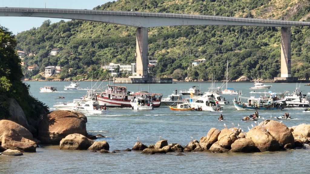 Procissão marítima na baía de Vitória em homenagem à São Pedro. Foto: Gabriel Werneck/PMV