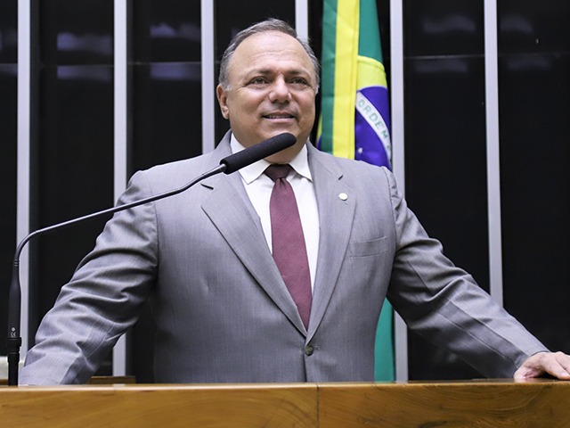 Aumento de salários dos militares será votado no Congresso Nacional, com impacto orçamentário de R$ 3 bilhões no primeiro ano e R$ 5,3 bilhões no segundo, afetando milhares de famílias. Foto: Câmara dos Deputados