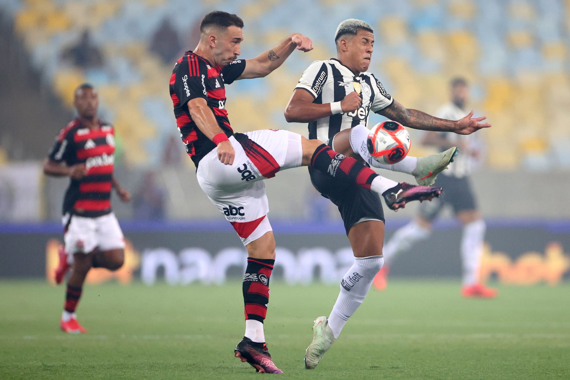 Flamengo e Botafogo terão alguns dias de descanso e possibilidade de estar em campo na 13ª rodada do Brasileirão em sua data original. Foto: Vitor Silva/Botafogo