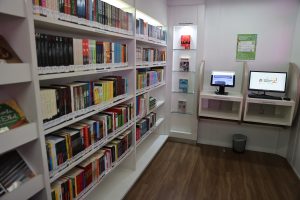 A Biblioteca Transcol está com várias obras conhecidas nacionalmente e internacionalmente. Foto SECULT
