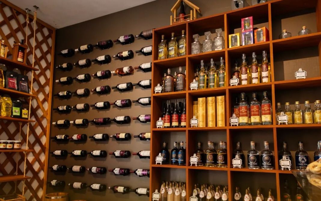 Adega da Cachaça Arte Suprema. Foto: Instagram/@cachacaartesuprema