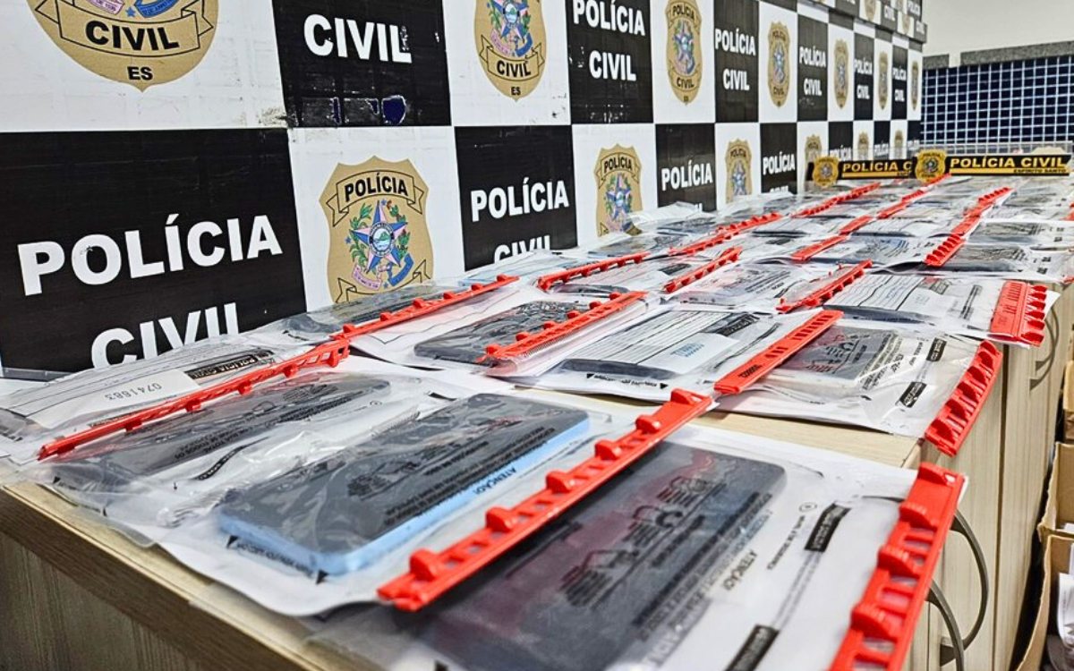Celulares roubados entregues à Polícia Civil. Foto: PCES/Governo do ES