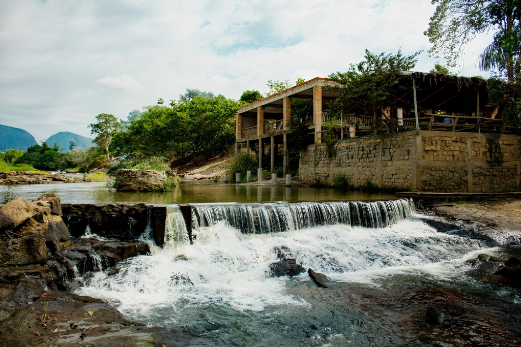 Cachoeira da Onça atrai visitantes no Noroeste Capixaba Cachoeira da Onça atrai visitantes no Noroeste Capixaba