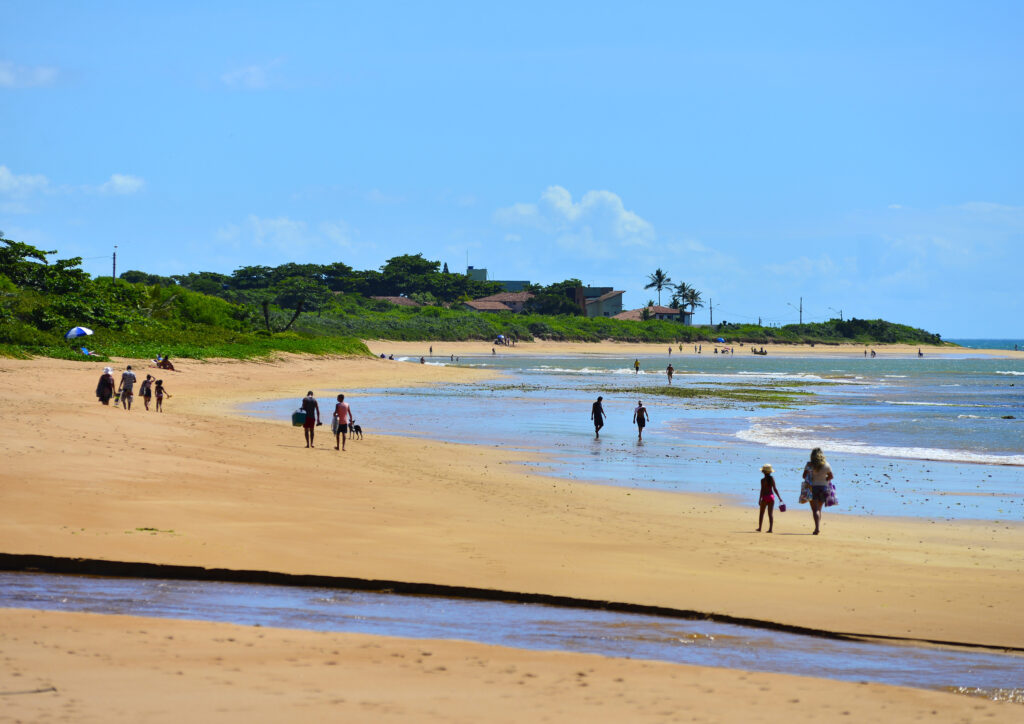 Praia de Bicanga: conheça esse refúgio sereno com vila de pescadores