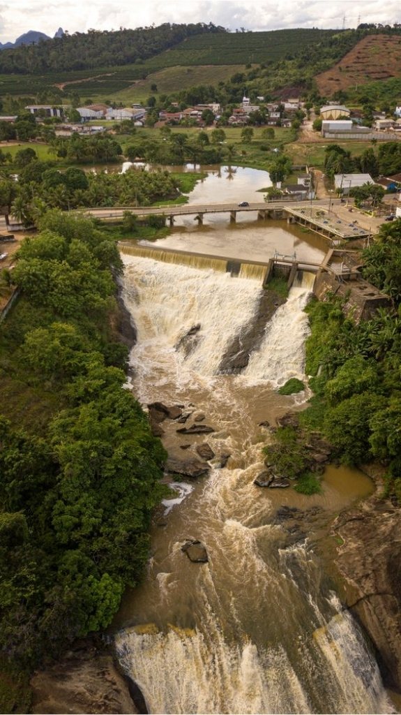 Cachoeira da Onça atrai visitantes no Noroeste Capixaba Cachoeira da Onça atrai visitantes no Noroeste Capixaba