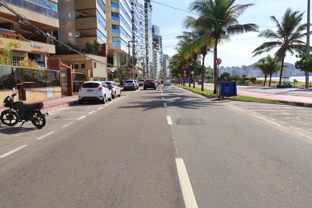 Avenida Antônio Gil Veloso, que percorre as orlas da Praia de Itapuã e da Costa, em Vila Velha. Foto: Victor Leonel/Next Editorial
