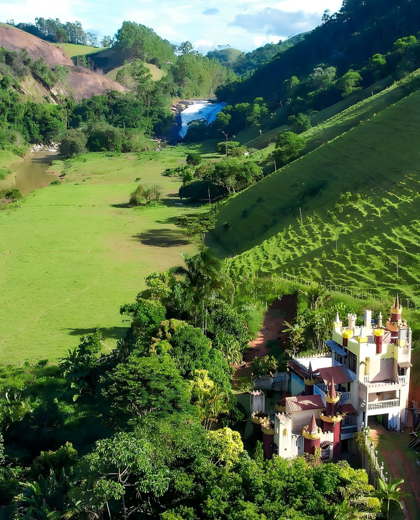 Castelinho Santa Bárbara é sonho realizado de família no Caparaó