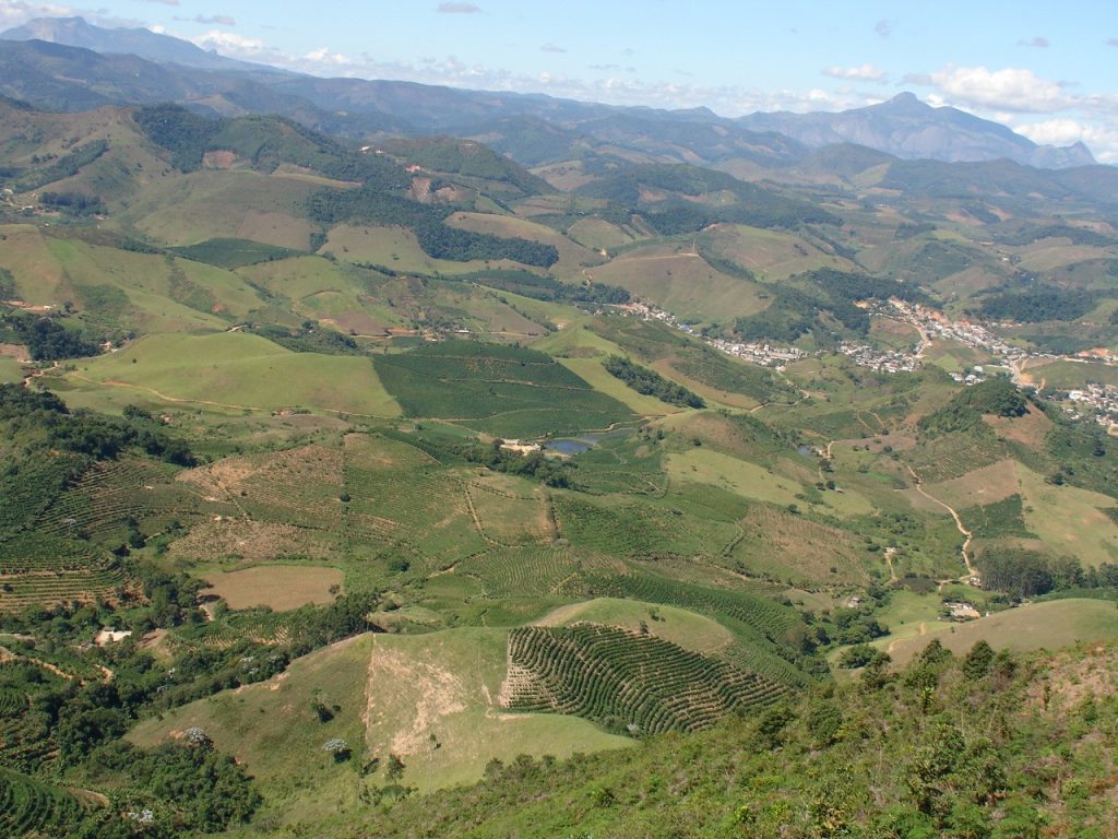 Pico do Urubu oferece aventura e vista panorâmica em Conceição do Castelo