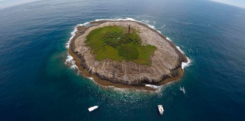 Mergulho na Ilha Escalvada: o tesouro submerso de Guarapari