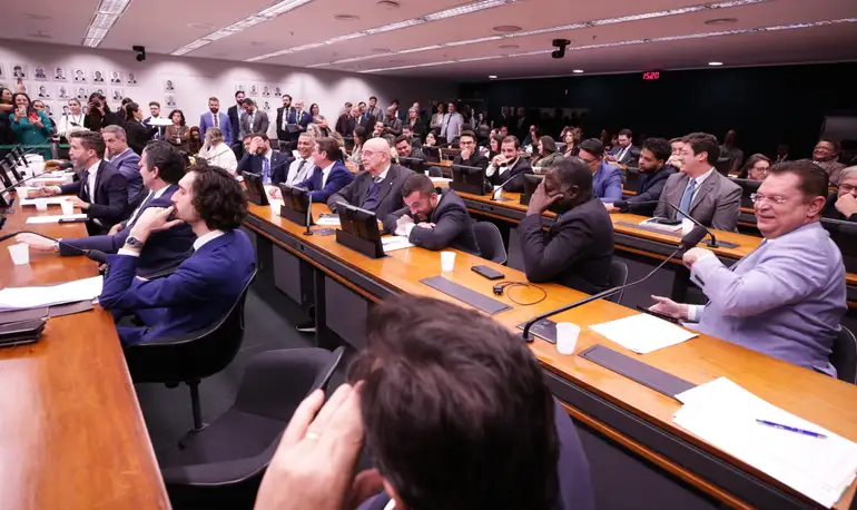 A Câmara aprovou a PEC que estabelece limites para o pagamento de precatórios e abre novo prazo de parcelamento de débitos dos municípios. Foto: Lula Marques/Agência Brasil
