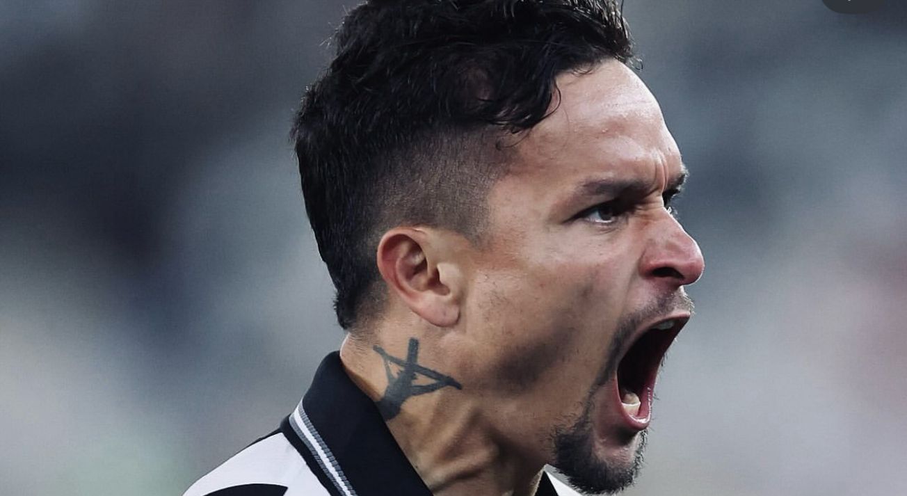 Botafogo supera LDU com gol rápido de Artur, assegurando vantagem para o jogo de volta na altitude de Quito. Palmeiras goleia Universitario por 4 a 0 e avança. Foto: reprodução/instagram/@Botafogo