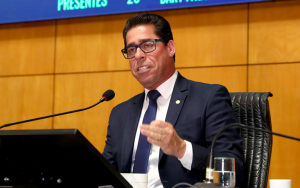 O presidente da Ales, Marcelo Santos, cobra prevenção ao terrorismo das facções. Foto: Paula Ferreira/Ales