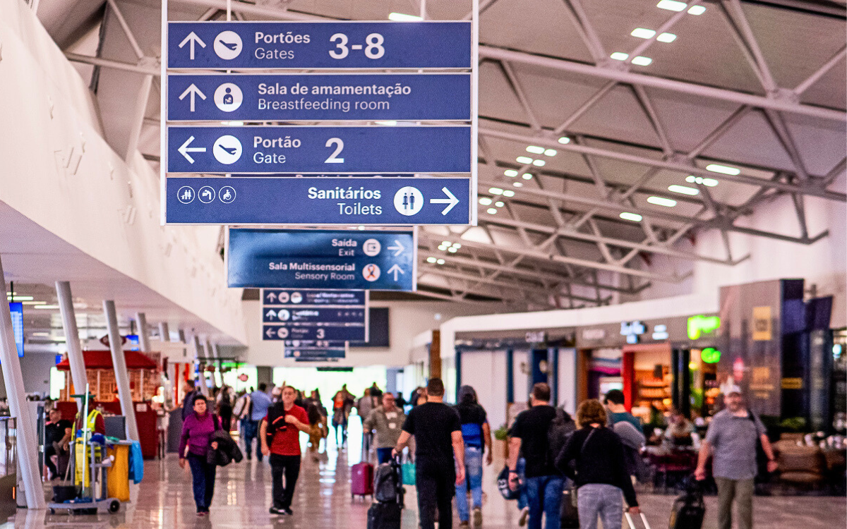 Movimento intenso no Aeroporto de Vitória reflete o avanço do transporte aéreo e seu papel estratégico no crescimento do turismo e da economia capixaba. Imagem: Bruno Lopes / Divulgação: Vitoria Airport