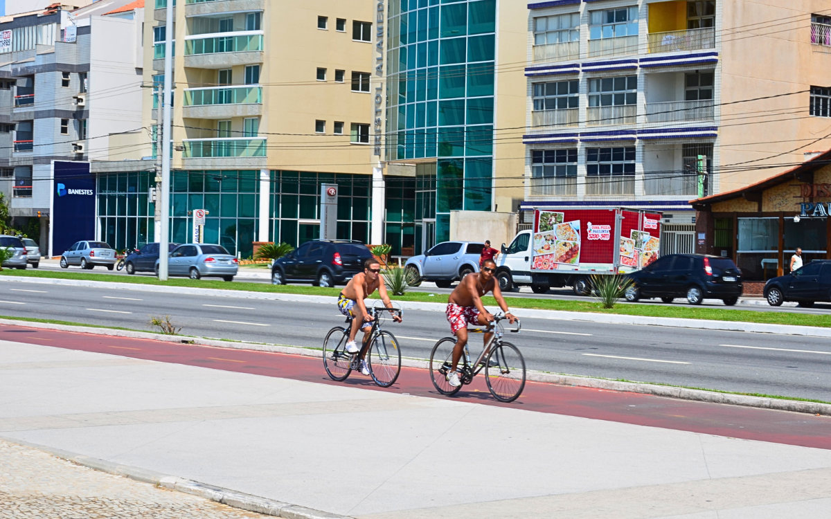 Ciclovia na Praia de Camburi, em Jardim da Penha, Vitória. Foto: Willian Girelli/ES Brasil