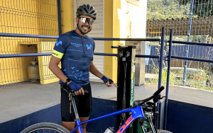 O educador físico Vinícius Bertulani é praticante do ciclismo há oito. Foto: Prefeitura de Viana