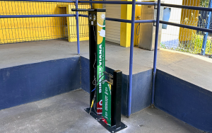 O totem para ciclistas está instalado ao lado da PRF, na Ribeira. Foto: Prefeitura de Viana