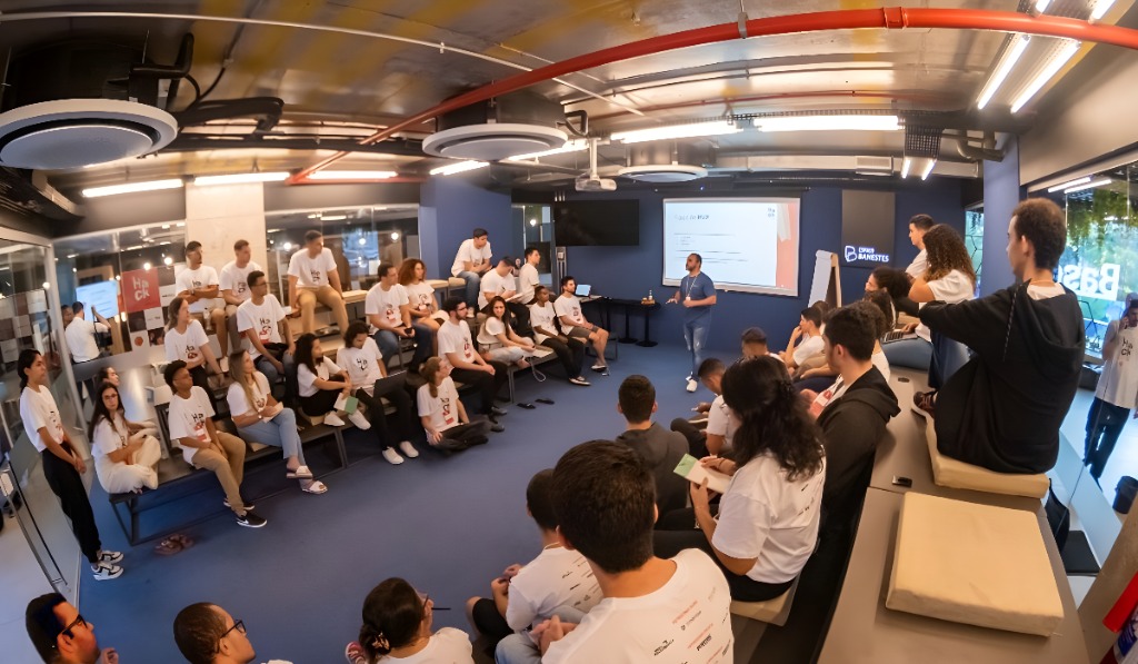 Hack27 Ensino Superior promove maratona de inovação com universitários e empresas líderes no ES. Evento começa nesta sexta-feira (22). Foto divulgação/ Base27