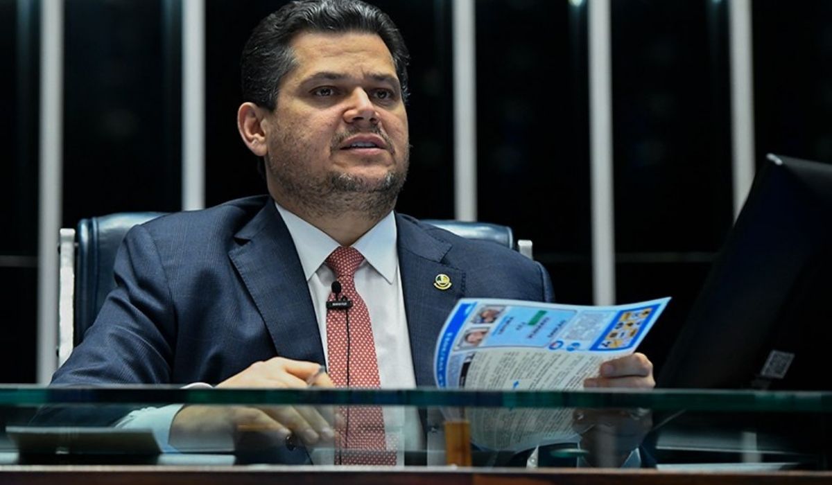 Presidente do Senado, Davi Alcolumbre, afirma que analisará juridicamente pedidos de impeachment de ministros do Supremo e defende prerrogativas do Senado. Foto: Carlos Moura/ Agência Senado