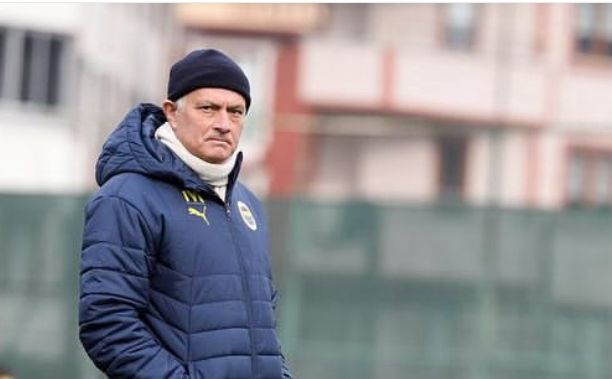 José Mourinho é demitido do Fenerbahçe após eliminação precoce na Champions League. É a 3ª demissão em 4 anos e a multa prevista é de15 milhões de euros. Foto: Reprodução/Instagram/@josemourinho