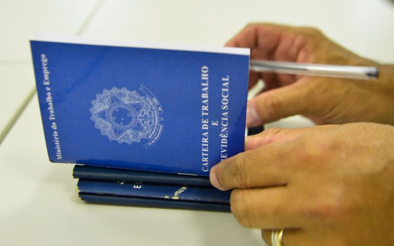 Dados do Caged revelam criação de 129.775 empregos formais em julho, marcando o menor resultado para o mês desde 2020/ (Fotografia – Marcello Casal)/ Fonte: ES BRASIL