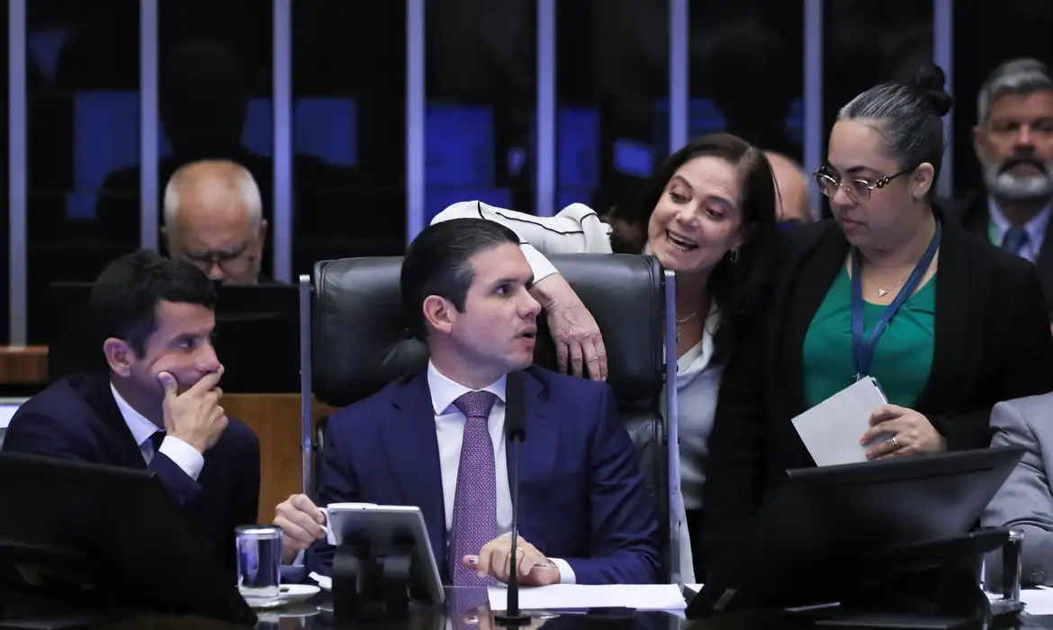 A Câmara dos Deputados aprovou requerimento de urgência para PL que amplia isenção do IR para até R$ 5 mil. Foto: © Lula Marques/Agência Brasil