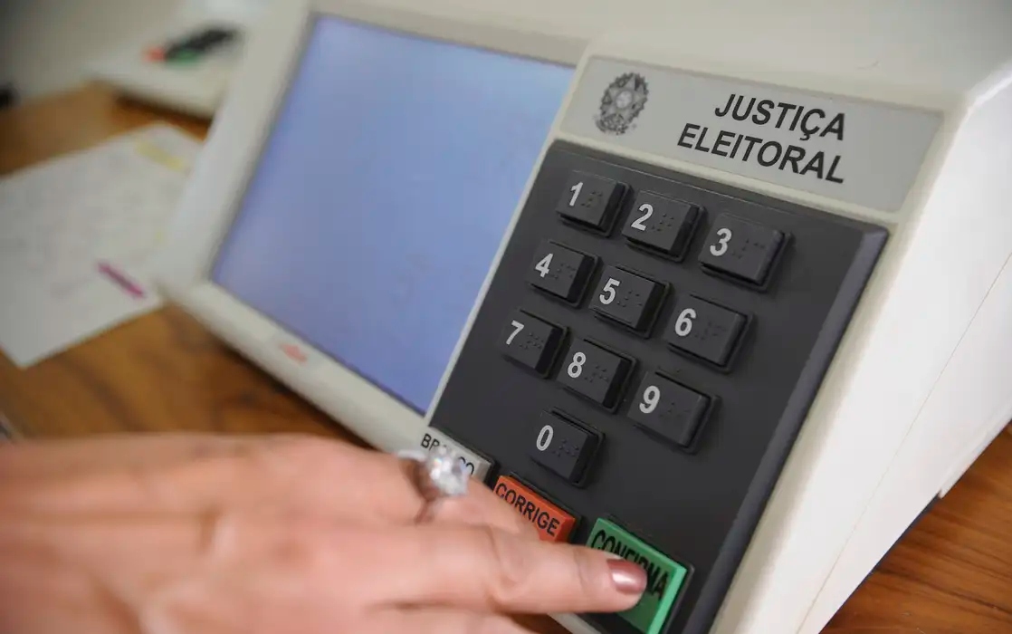 Novo levantamento, aponta Tarcísio de Freitas numericamente à frente de Lula em eventual 2º turno de 2026/Fonte: auditoria_tcu_eleições_2022